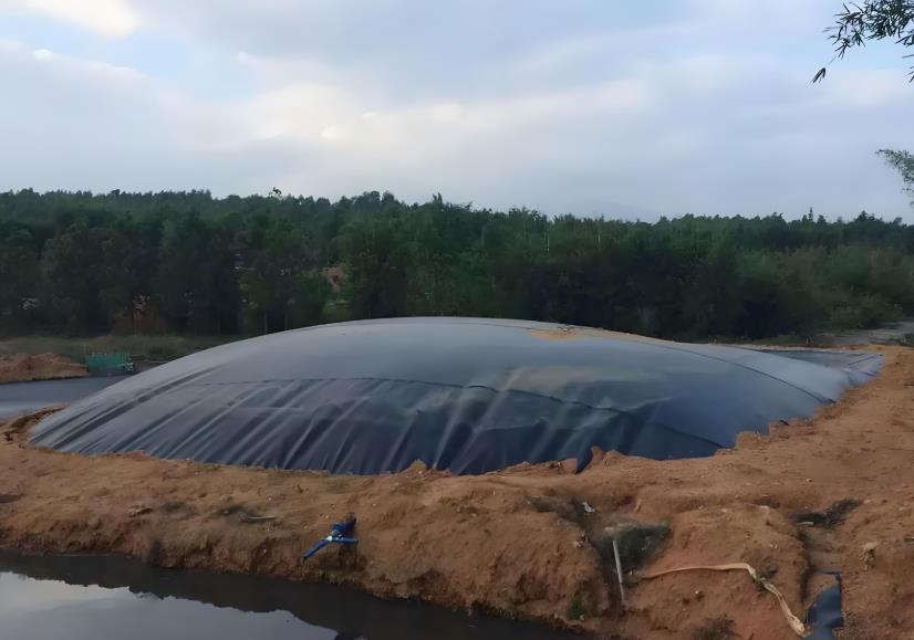 養(yǎng)殖場(chǎng)黑膜沼氣池